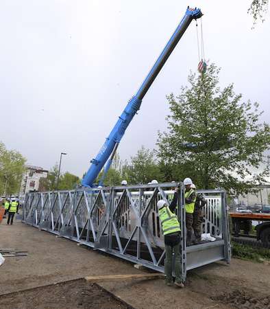 Le montage le long de la rue des Déportés. © Laurent Rousselin