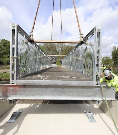 Le socle permettra la dilatation du pont. © Laurent Rousselin