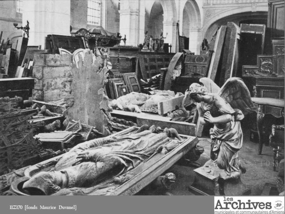 La dépose des œuvres et de l'orgue de la cathédrale